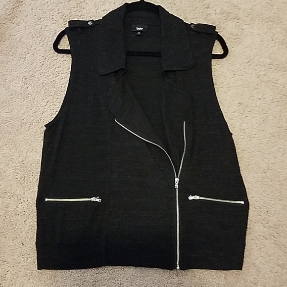 Side zip vest with pockets! - Picture 1 of 4